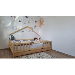Masívna detská domčeková posteľ z borovicového dreva Milka