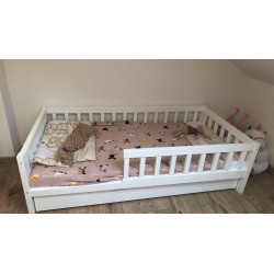 Masívna posteľ z borovicového dreva Classic