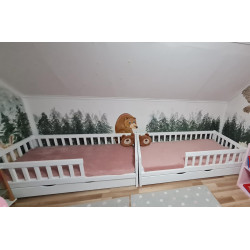 Masívna posteľ z borovicového dreva Classic