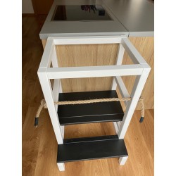 Montessori učiaca veža s lanom biela + čierna – kuchynský pomocník pre deti 👶🌿