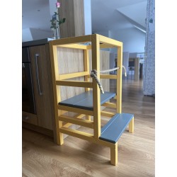 Montessori učiaca veža s lanom žltá + šedá – kuchynský pomocník pre deti 👶🌿