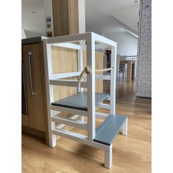 Montessori učiaca veža s lanom biela + šedá – kuchynský pomocník pre deti 👶🌿